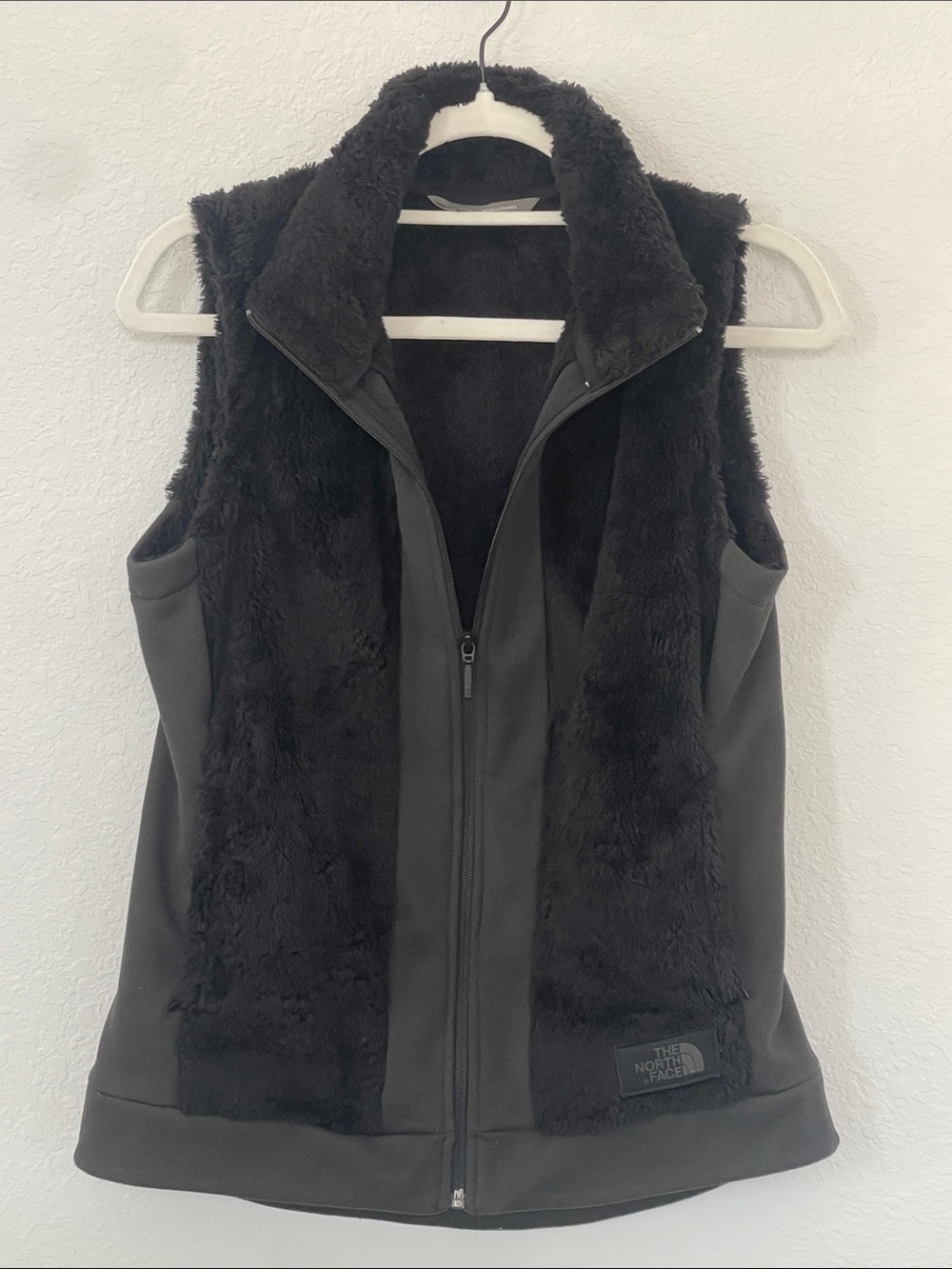The North Face Women’s S Black Fleece Softshell Full Zip Vest